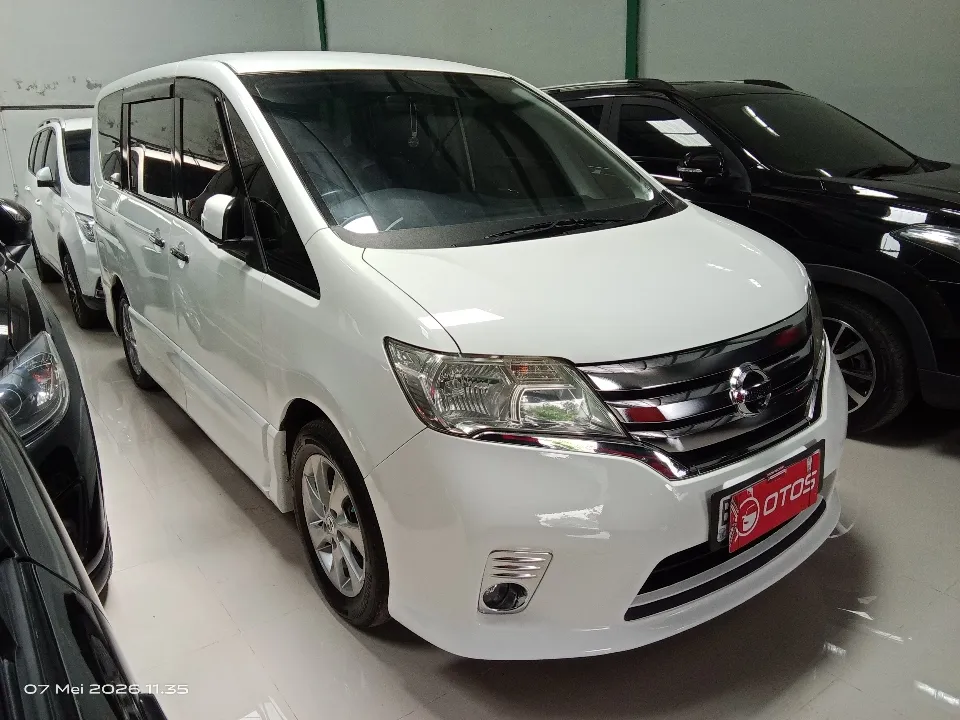 mobil bekas di bawah 200 juta: nissan serena